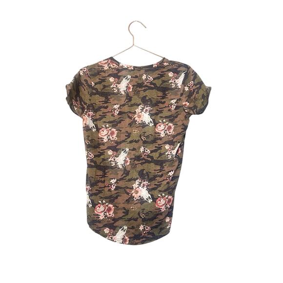 Wishful park floral skull Camo cowgirl v neck tee with pocket size medium - Picture 2 of 6